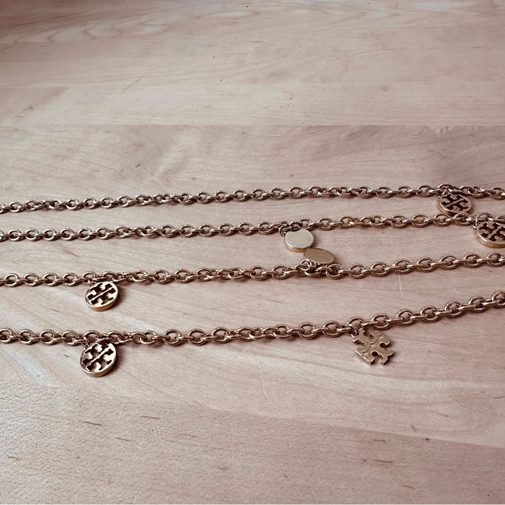 Tory Burch - Logo Charm Gold Rosary Necklace - Picture 5 of 8